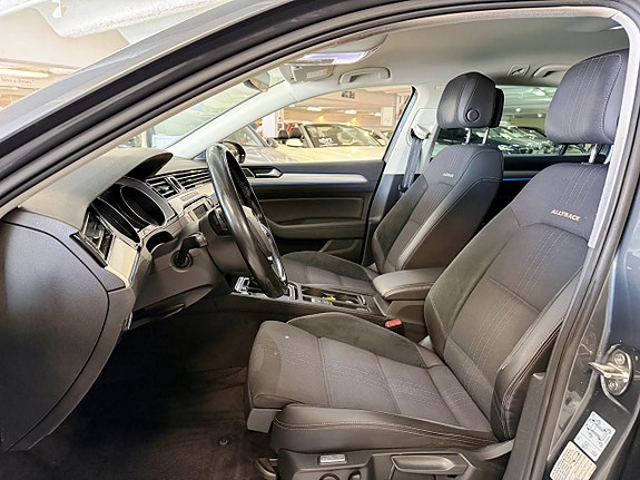 Volkswagen Passat Alltrack 9 of 23
