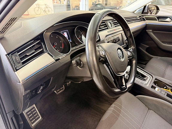 Volkswagen Passat Alltrack 13 of 23