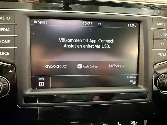 Volkswagen Passat Alltrack 18 of 23