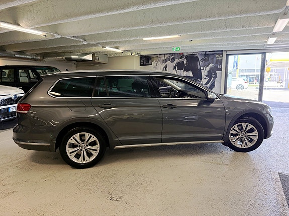 Volkswagen Passat Alltrack 5 of 5