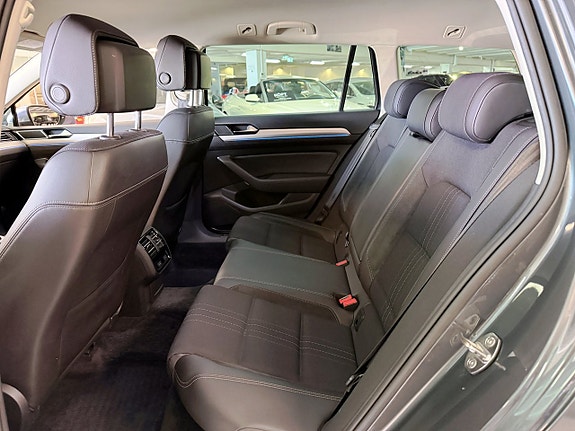 Volkswagen Passat Alltrack 12 of 23
