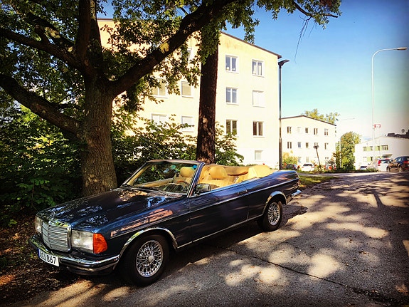 Mercedes-Benz 280 CE 2 of 5