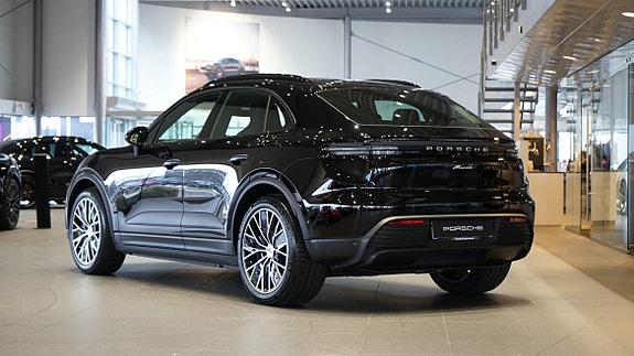 Porsche Macan 2 of 5