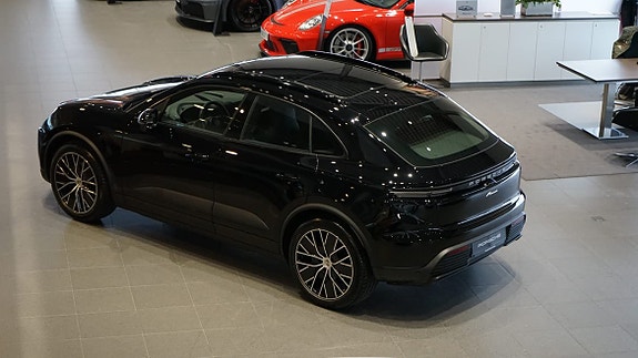 Porsche Macan 3 of 5