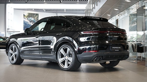 Porsche Cayenne 2 of 5