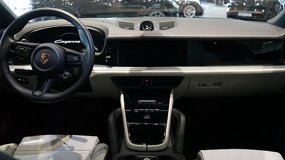 Porsche Cayenne 8 of 8