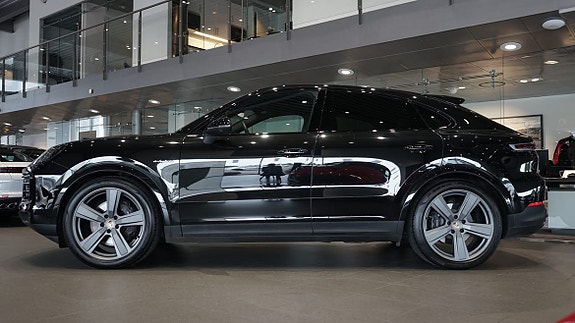 Porsche Cayenne 3 of 5