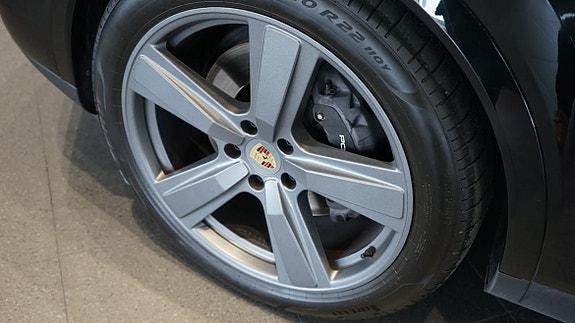 Porsche Cayenne 5 of 5