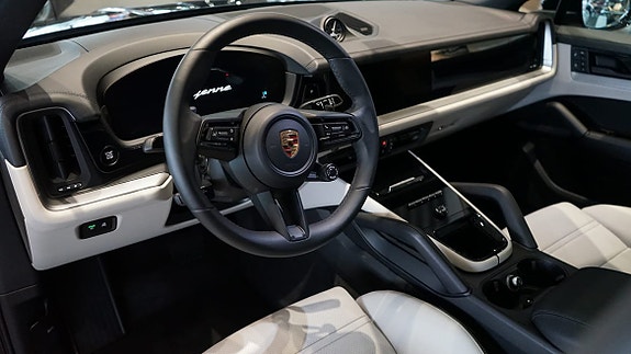 Porsche Cayenne 7 of 8