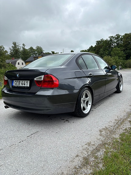 BMW 320i 5 of 5