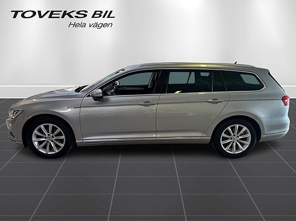 Volkswagen Passat 3 of 9
