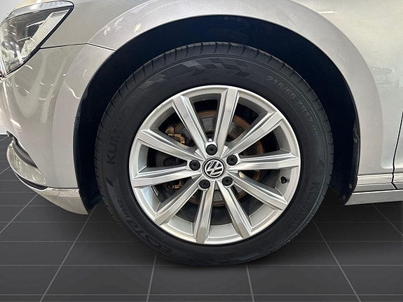 Volkswagen Passat 4 of 9