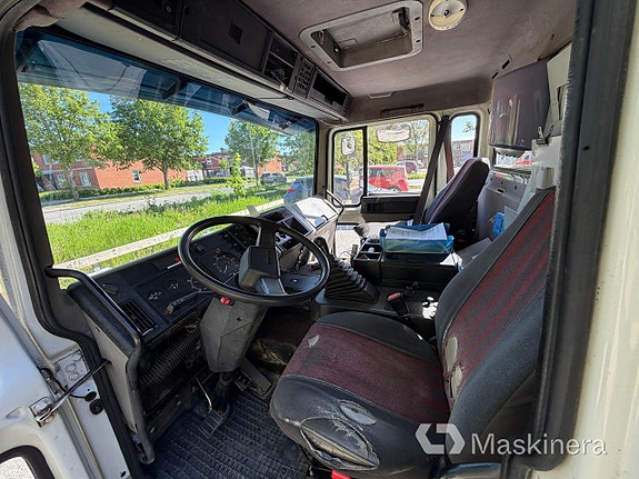 Maskinlastbil Volvo FL612 4X2 med ramper 17 of 27