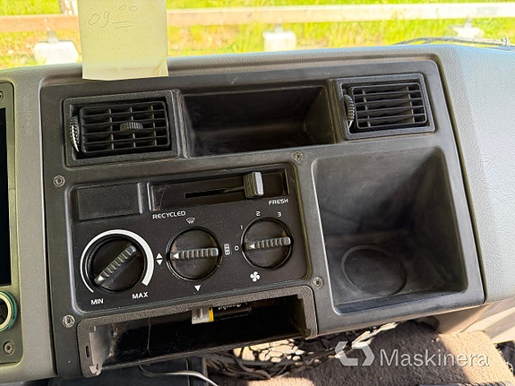 Maskinlastbil Volvo FL612 4X2 med ramper 25 of 27