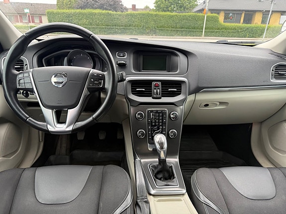 Volvo V40 9 of 11