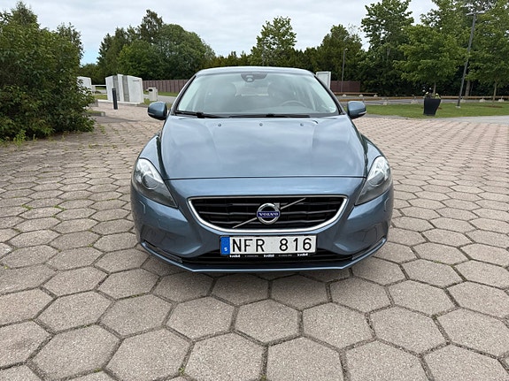 Volvo V40 3 of 11