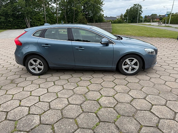 Volvo V40 4 of 11