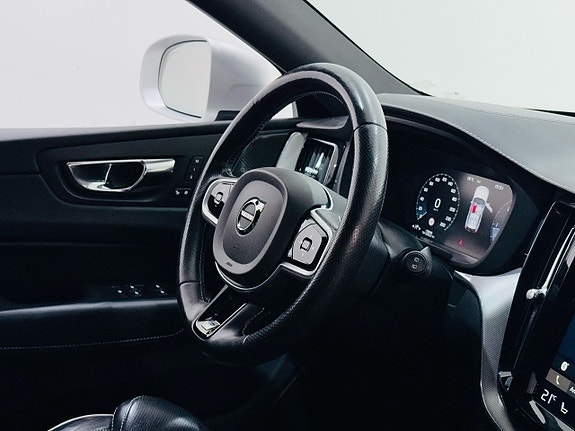 Volvo XC60 4 of 5