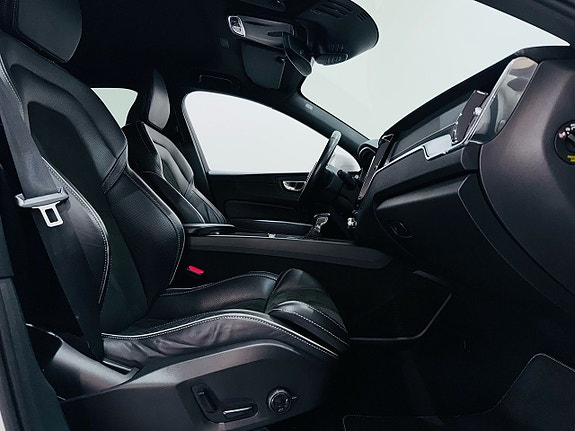 Volvo XC60 7 of 22