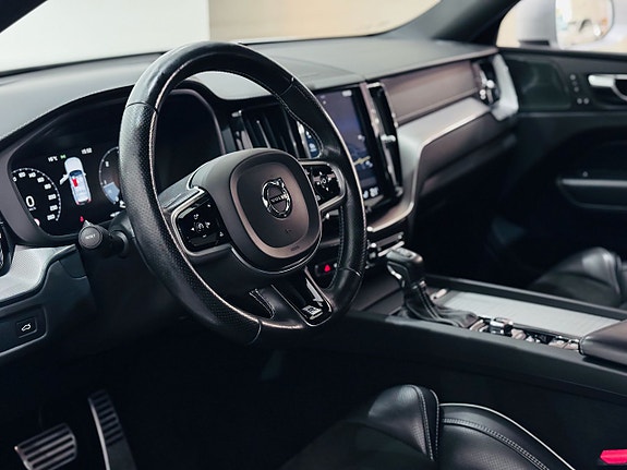 Volvo XC60 11 of 22