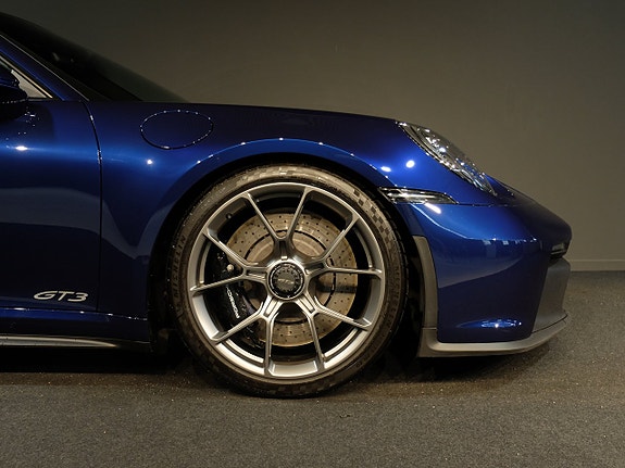 Porsche 911 GT3 3 of 5