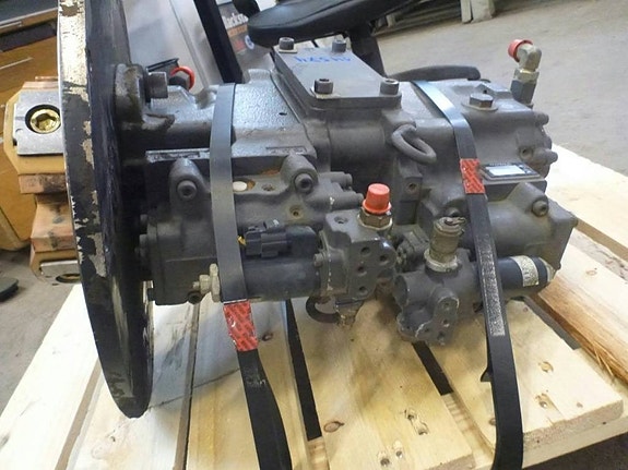 Volvo EC140 Hydraulpump VOE14555190 2 of 4