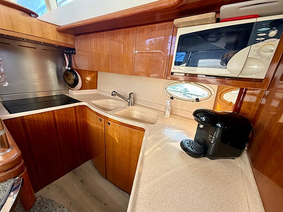 Azimut 46 Fly / 2x Caterpillar 3208 - Välutrustad 24 of 30