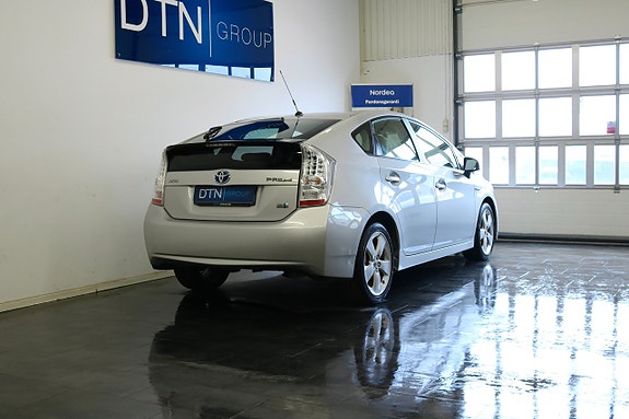Toyota Prius 3 of 5