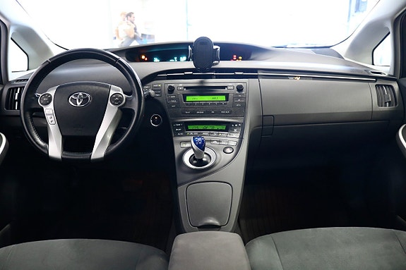 Toyota Prius 10 of 21