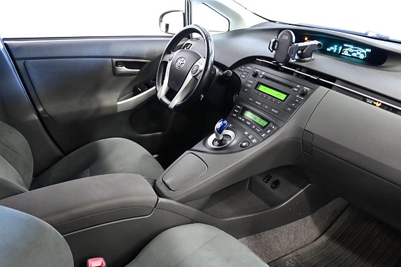Toyota Prius 7 of 21
