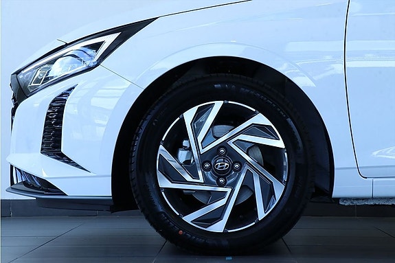 Hyundai i20 2 of 5