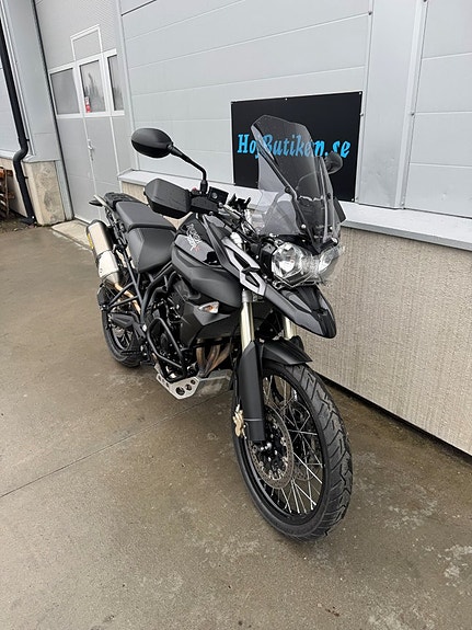 Triumph Tiger 800 XC 2 of 8