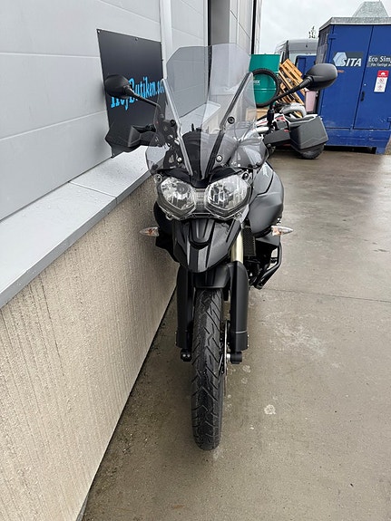 Triumph Tiger 800 XC 7 of 8