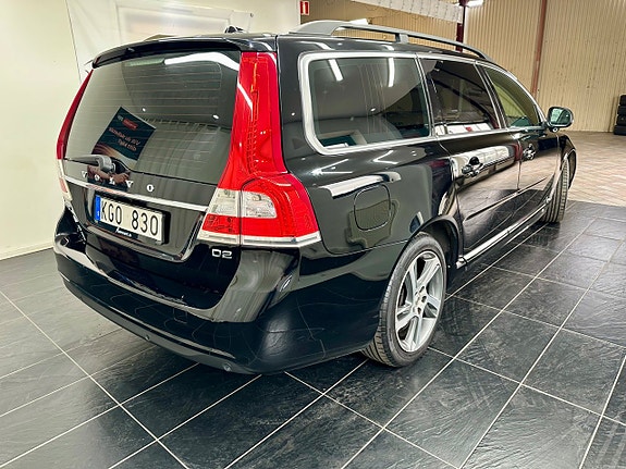Volvo V70 3 of 16