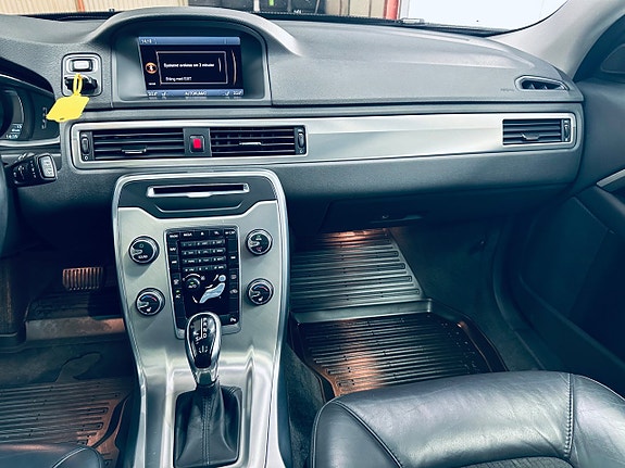 Volvo V70 9 of 16