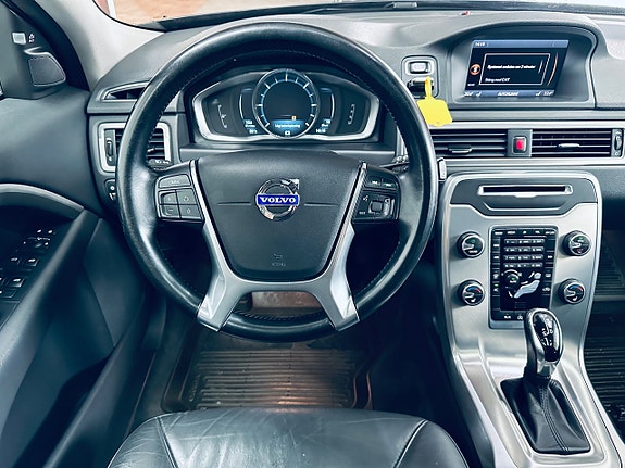 Volvo V70 8 of 16