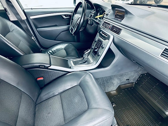 Volvo V70 14 of 16