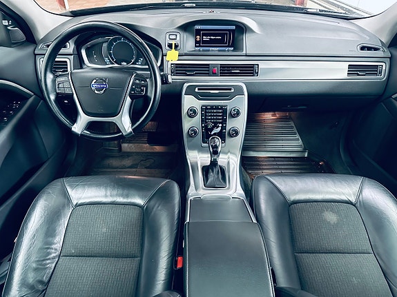 Volvo V70 7 of 16