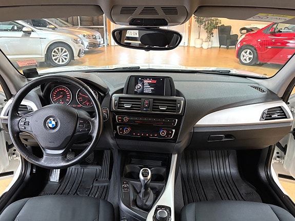 BMW 118d 3 of 5