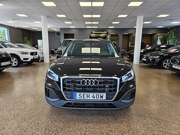 Audi Q2 2 of 5