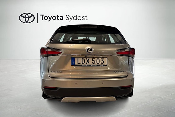 Lexus NX300h 3 of 10