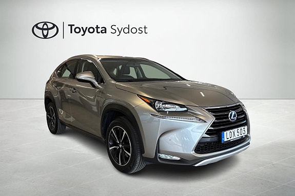 Lexus NX300h 9 of 10