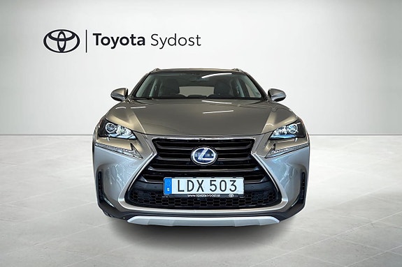 Lexus NX300h 4 of 10