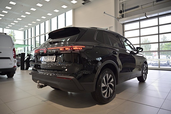 Volkswagen Tiguan 10 of 27
