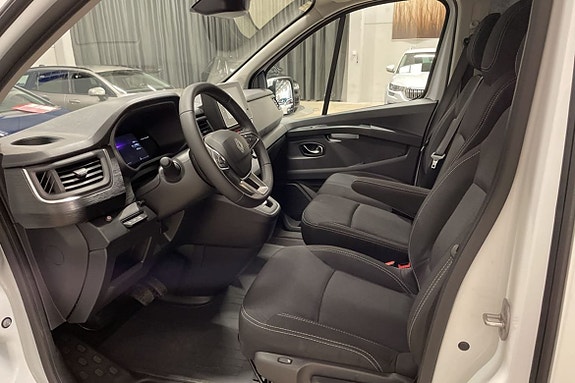 Renault Trafic 6 of 16