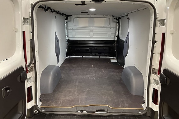 Renault Trafic 13 of 16