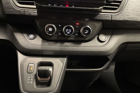 Renault Trafic 10 of 16