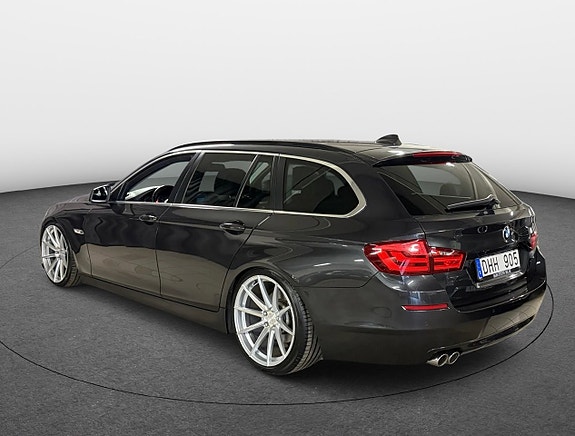 BMW 520d 3 of 5