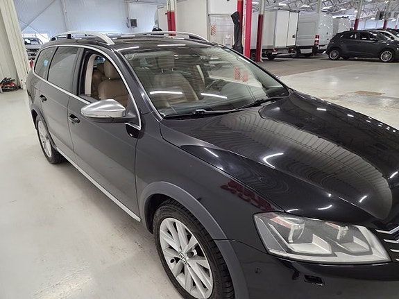 Volkswagen Passat Alltrack 3 of 5