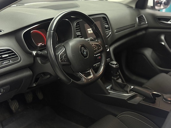 Renault Megane IV 2 of 5